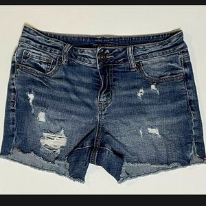 Maurice’s Women Denim Cut Off Short Booty Shorts Blue Size 5/6 Ripped Distressed
